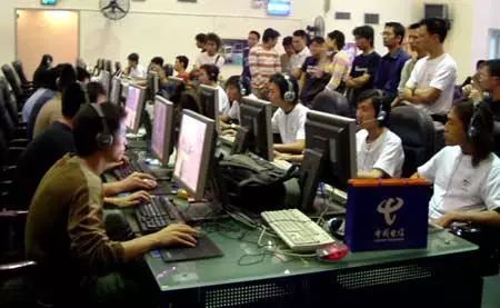 着篮球运动 着篮球运动